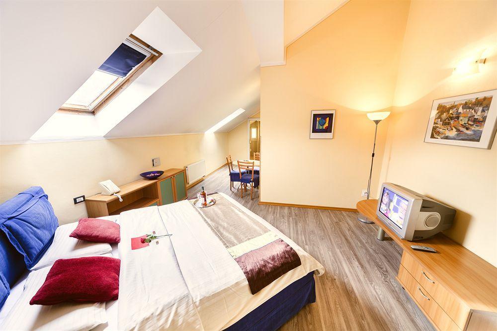 Central Hotel Tiepolo Prag Dış mekan fotoğraf